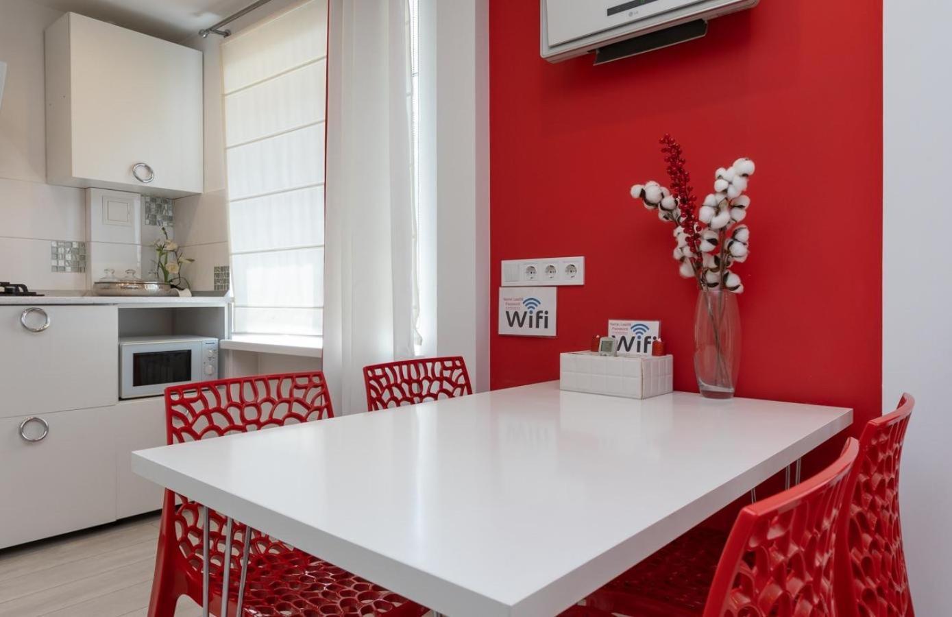 Flat24 On Lesi Ukrainki 3 Lägenhet Kiev Exteriör bild