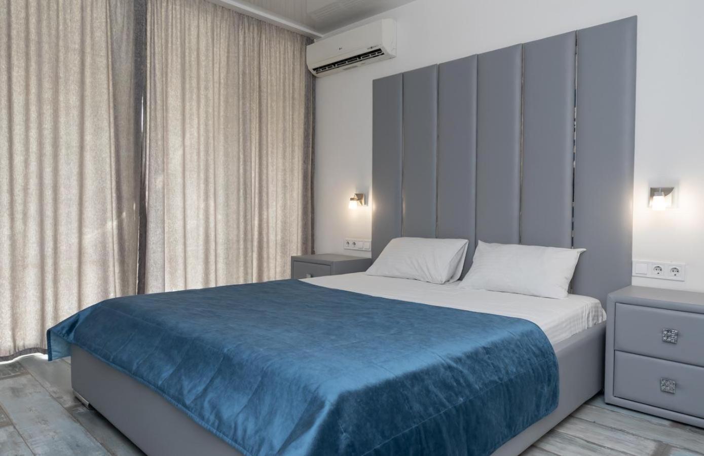 Flat24 On Lesi Ukrainki 3 Lägenhet Kiev Exteriör bild