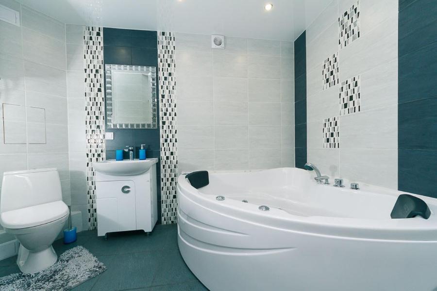 Flat24 On Lesi Ukrainki 3 Lägenhet Kiev Exteriör bild